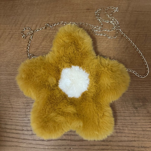 Daisy Purse - Faux Fur *new without tags* - Picture 1 of 2